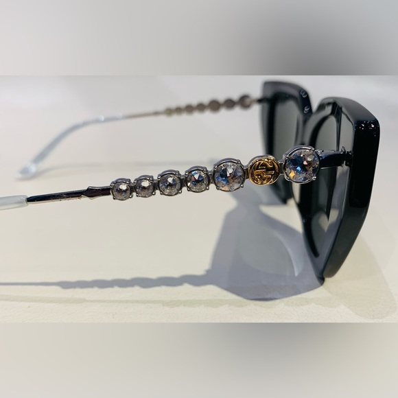 New Women’s Gucci Sunglasses - Picture 6 of 10